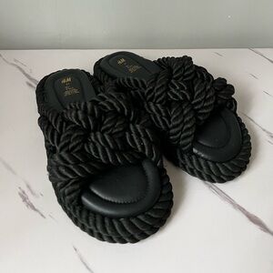 H&M Black Slippers Size 6,5 (37)